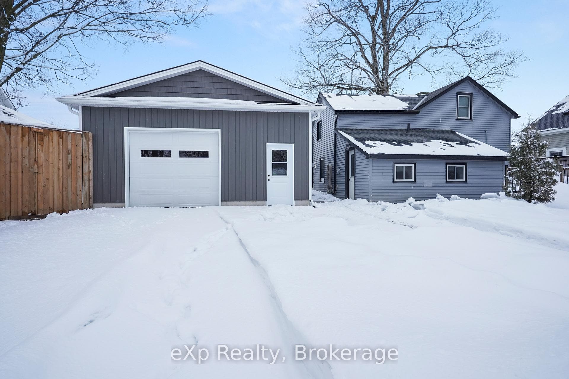320 Albert Street photo 40