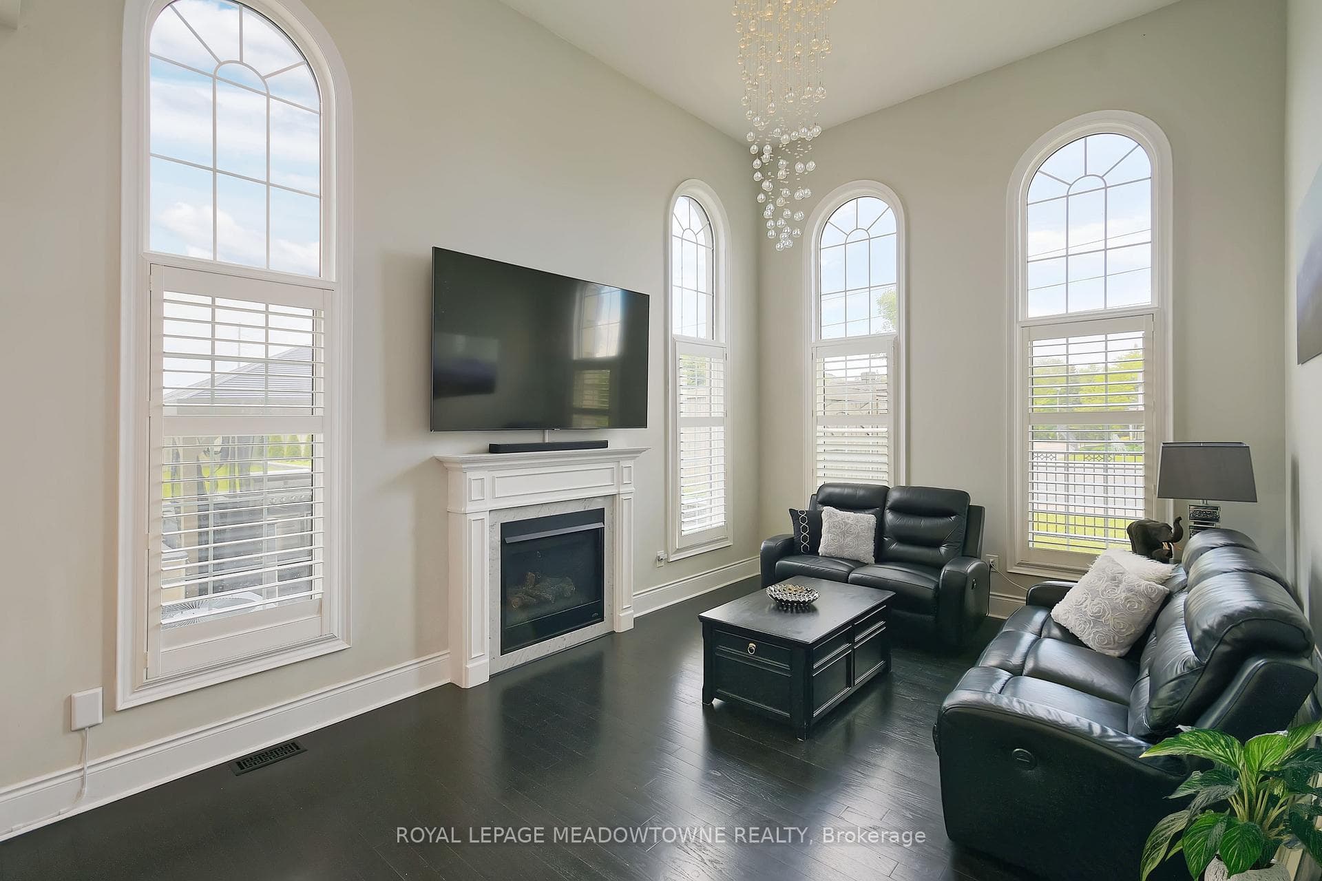 1 Royal West Drive photo 8