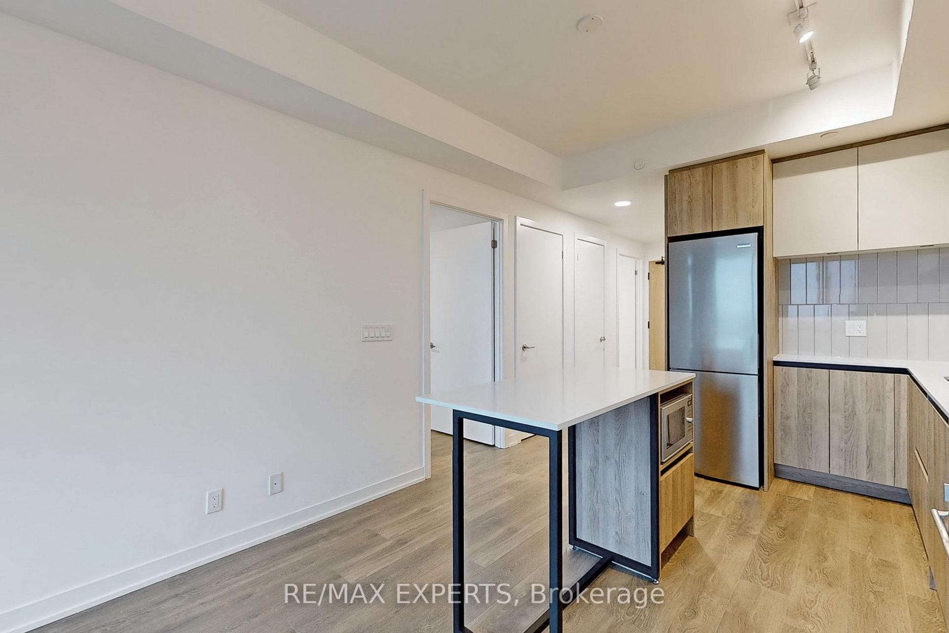 7950 Bathurst Street Unit B-808 photo 6