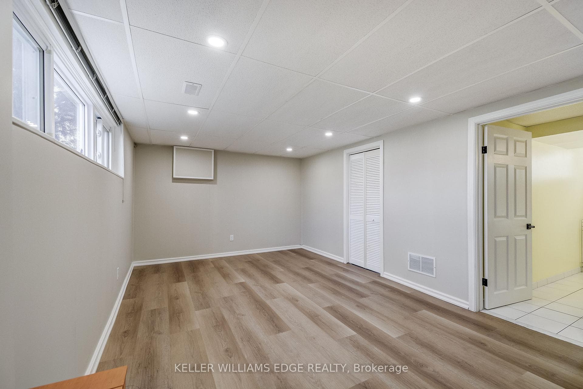 217 Lawnhurst Court photo 29