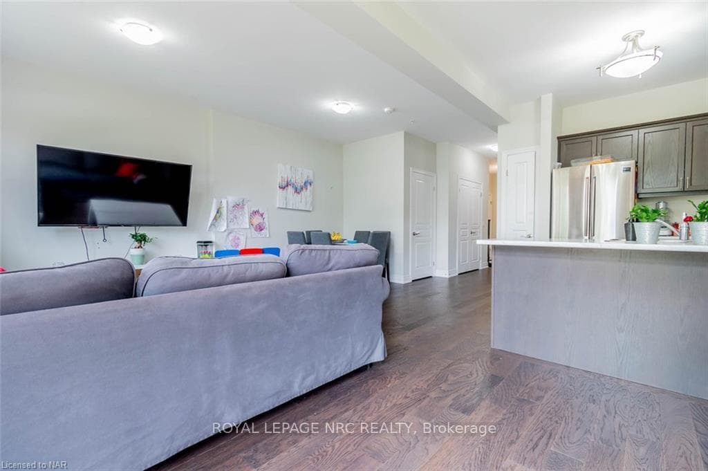49 MANHATTAN Court photo 10