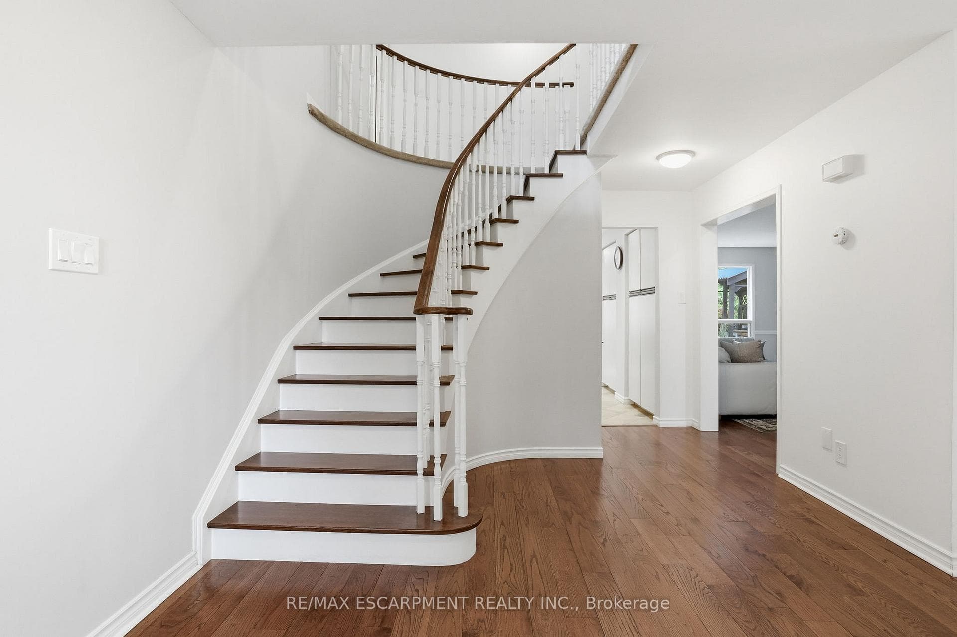 133 Warner Drive photo 5