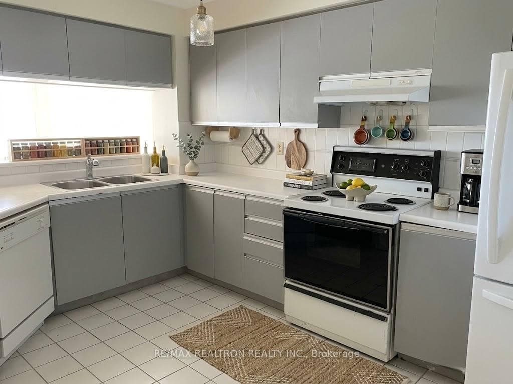 7805 Bayview Avenue Unit 705 photo 5