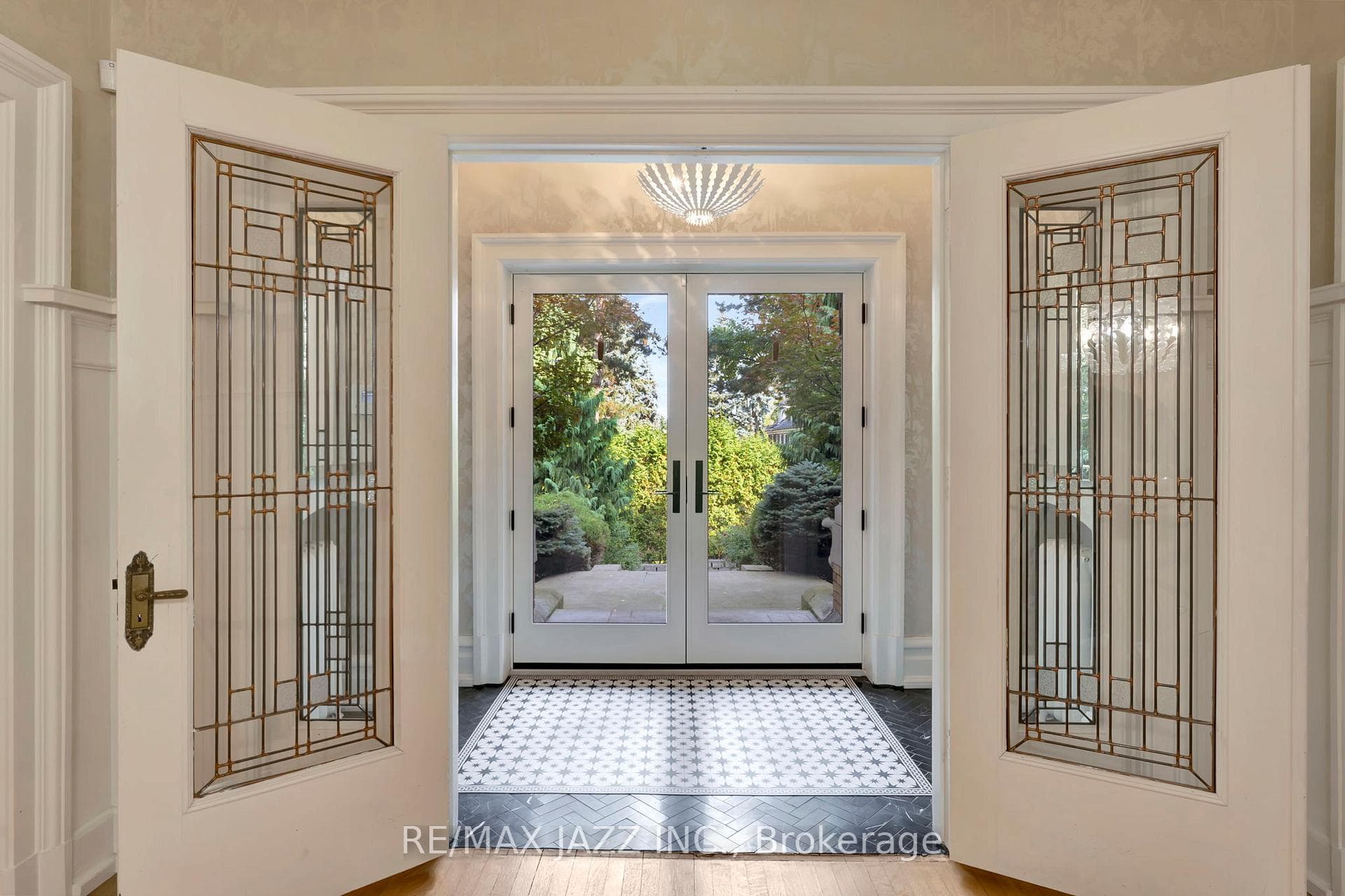 407 Queen Street photo 6