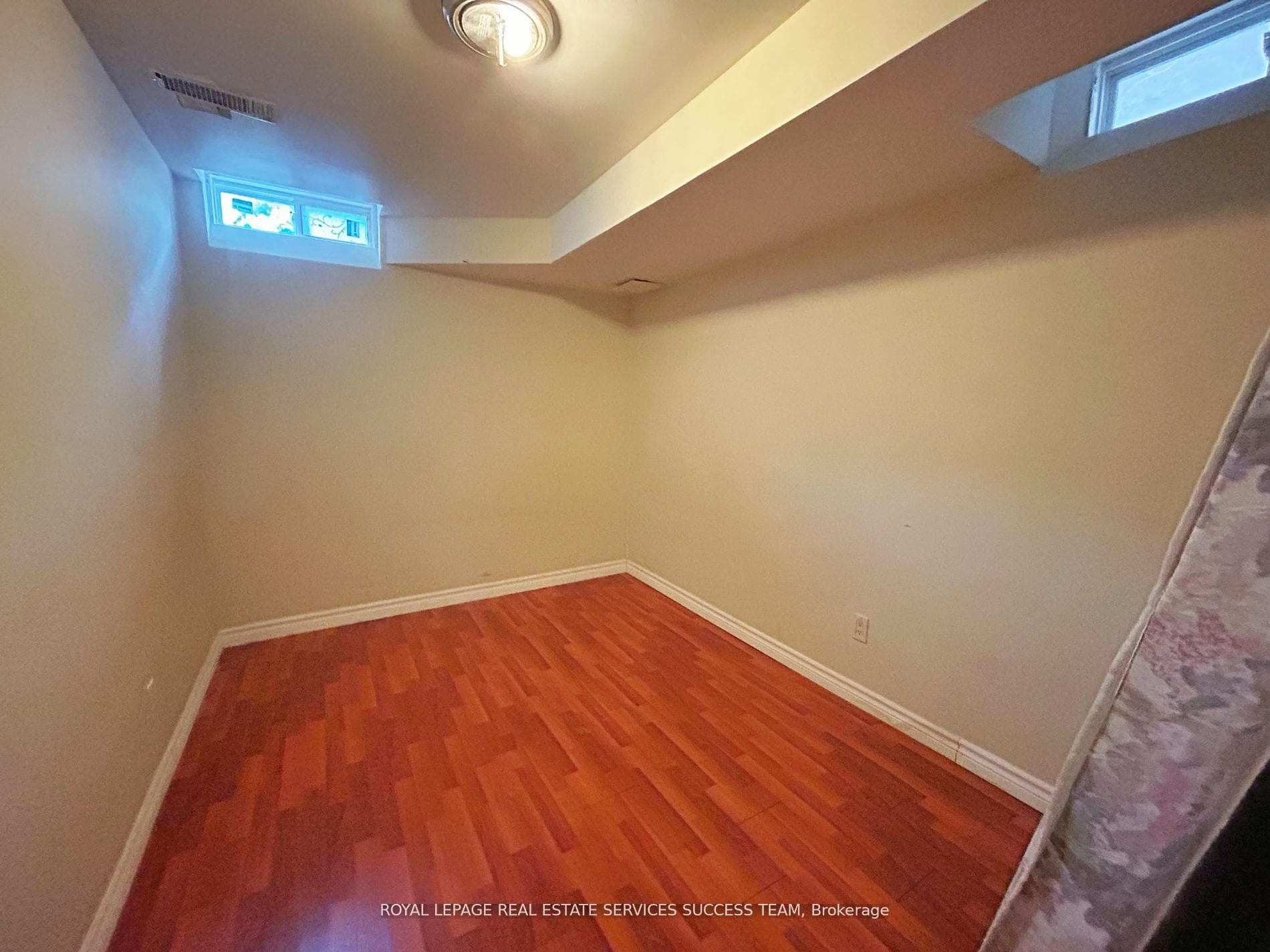 3366 Stoney Crescent photo 27