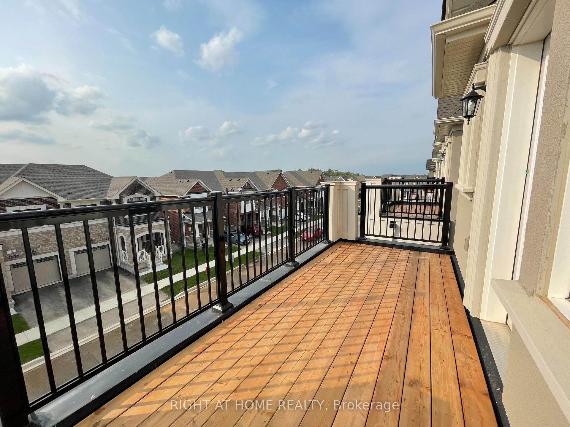 1575 Moira Crescent photo 12