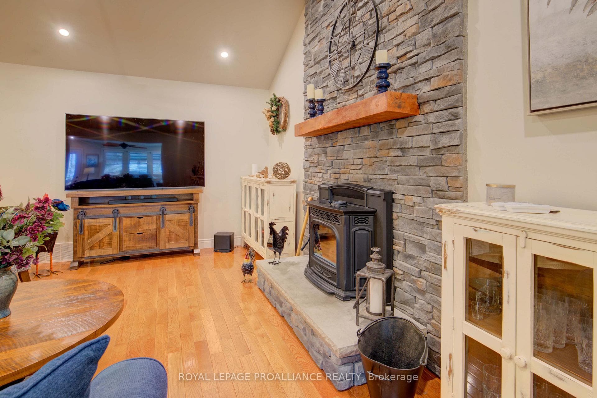 1086 Prince Street photo 11