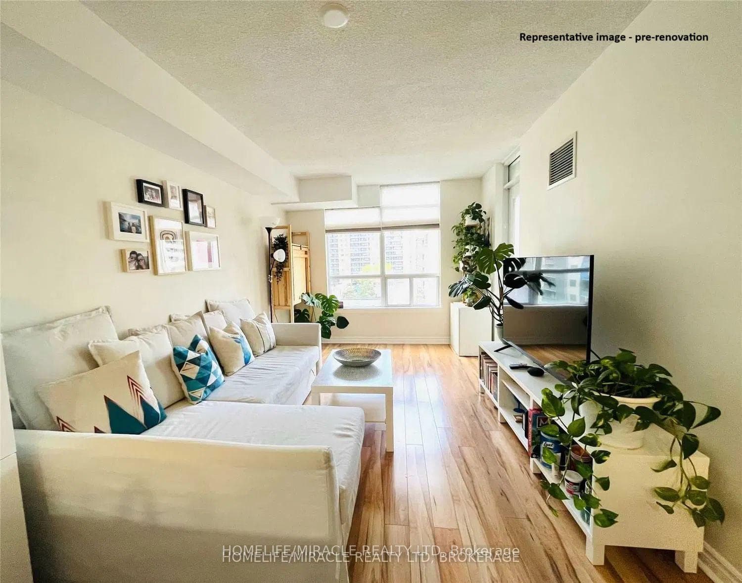 225 Wellesley Street Unit 607 photo 11