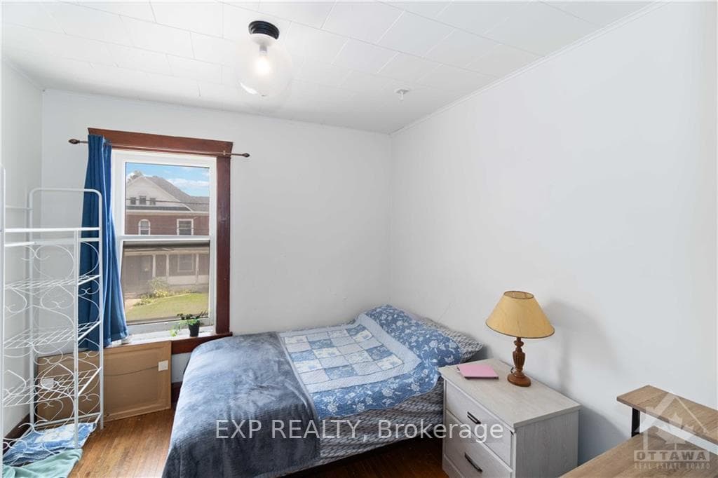 100 BROCKVILLE Street photo 14