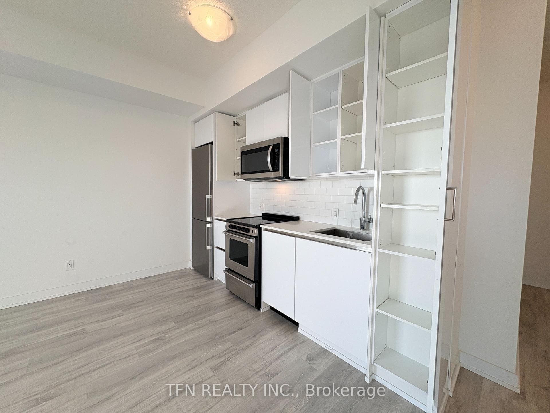 251 Manitoba Street Unit 1807 photo 14