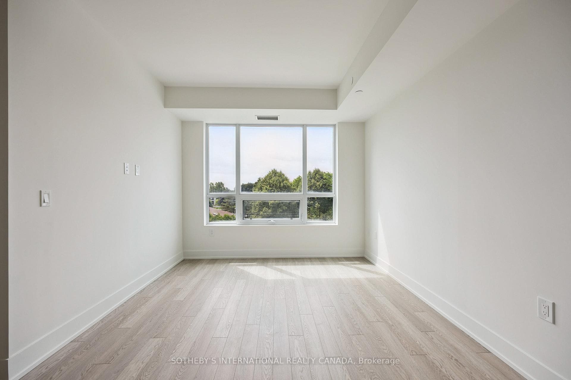 2075 King Road Unit 405 photo 16