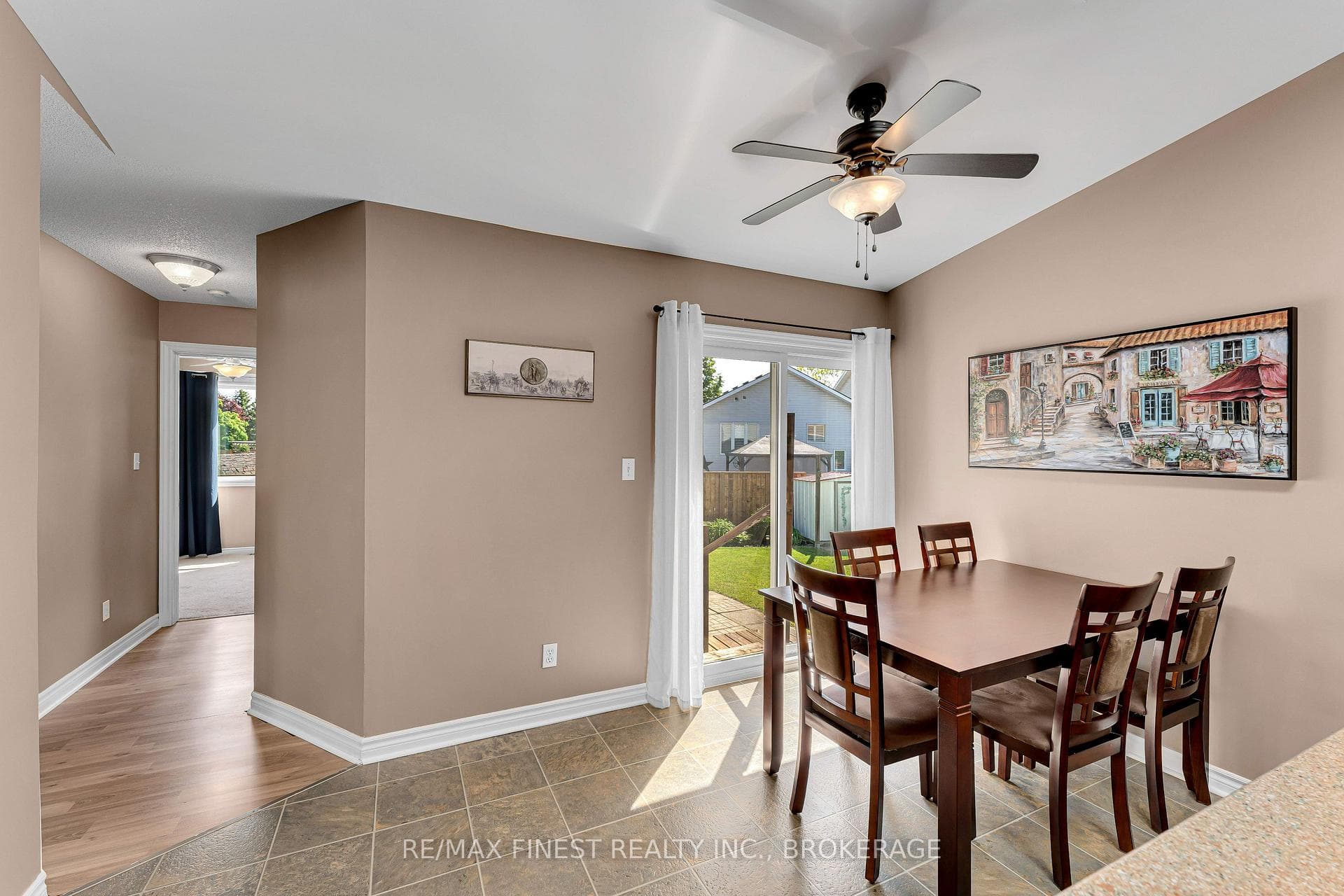 570 Freeman Crescent photo 15