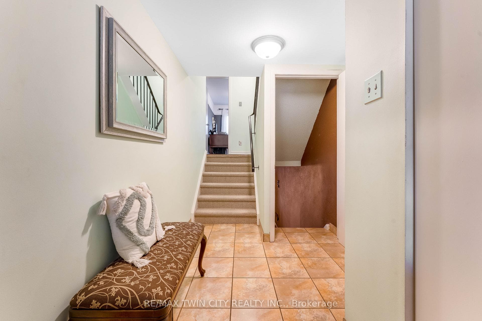 86 Overlea Drive photo 4