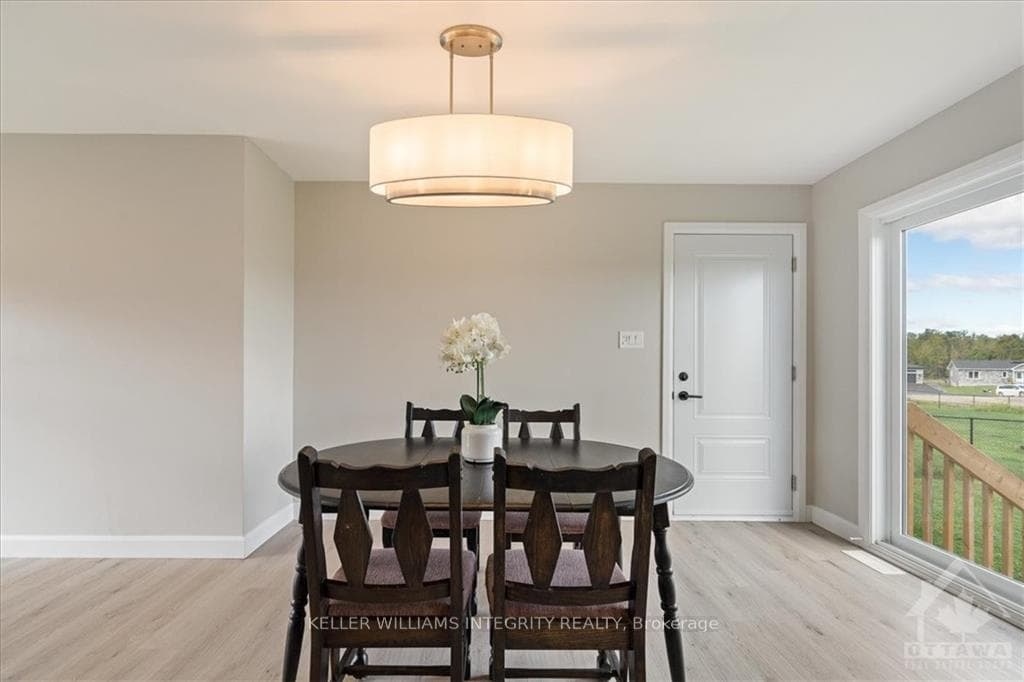 241 ROXANNE Street photo 10