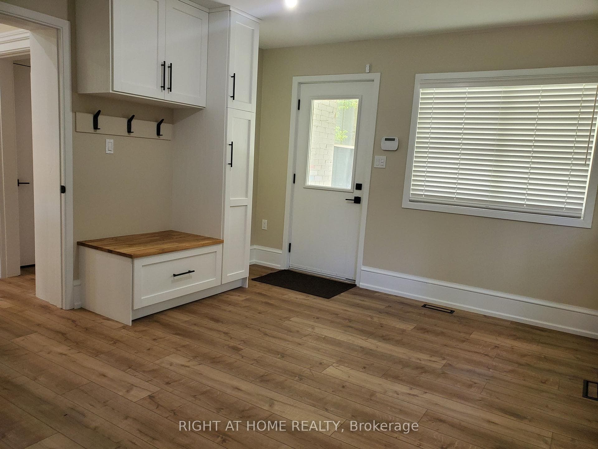 10058 Yonge Street photo 27