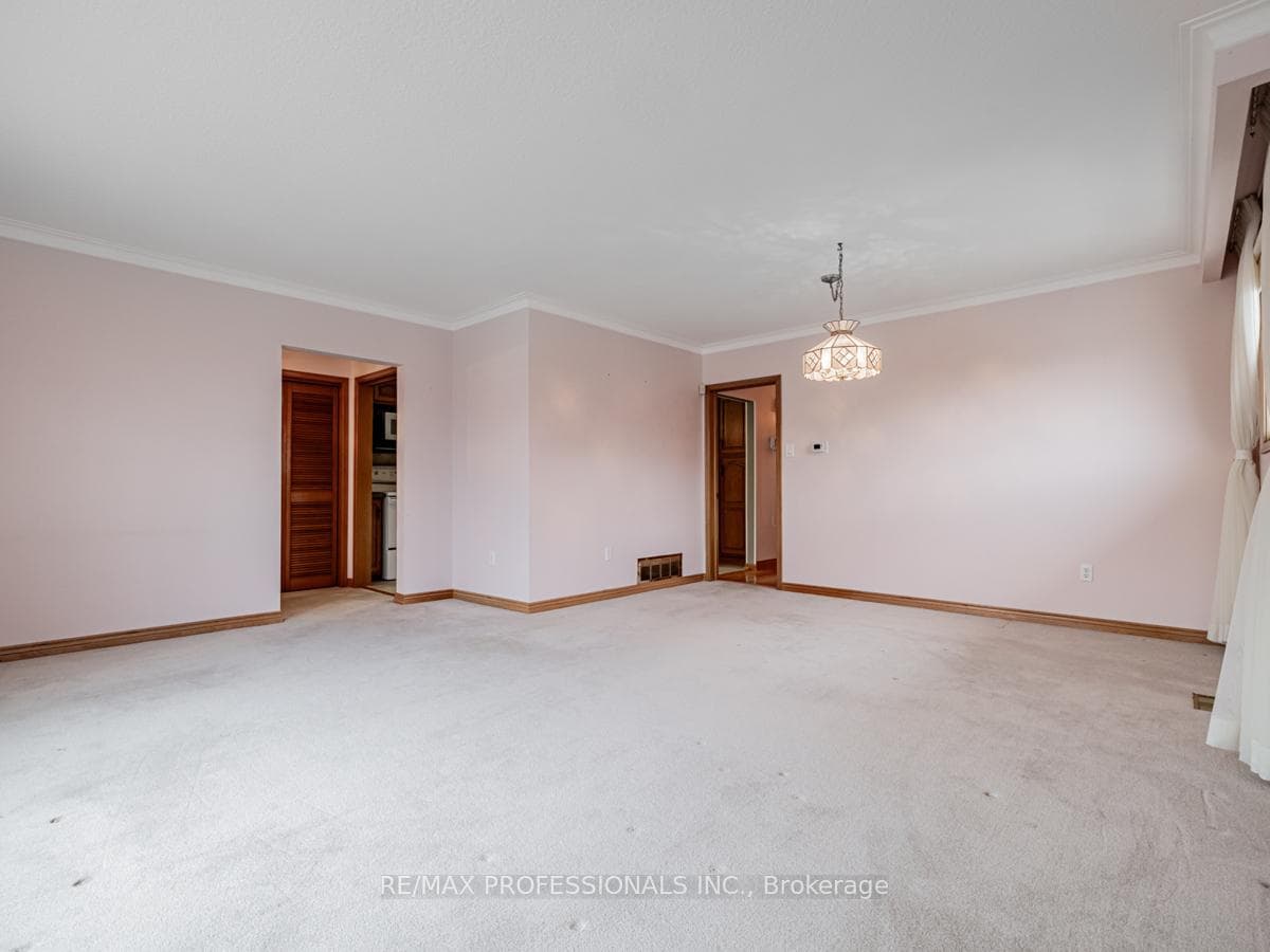61 Marilake Drive photo 9
