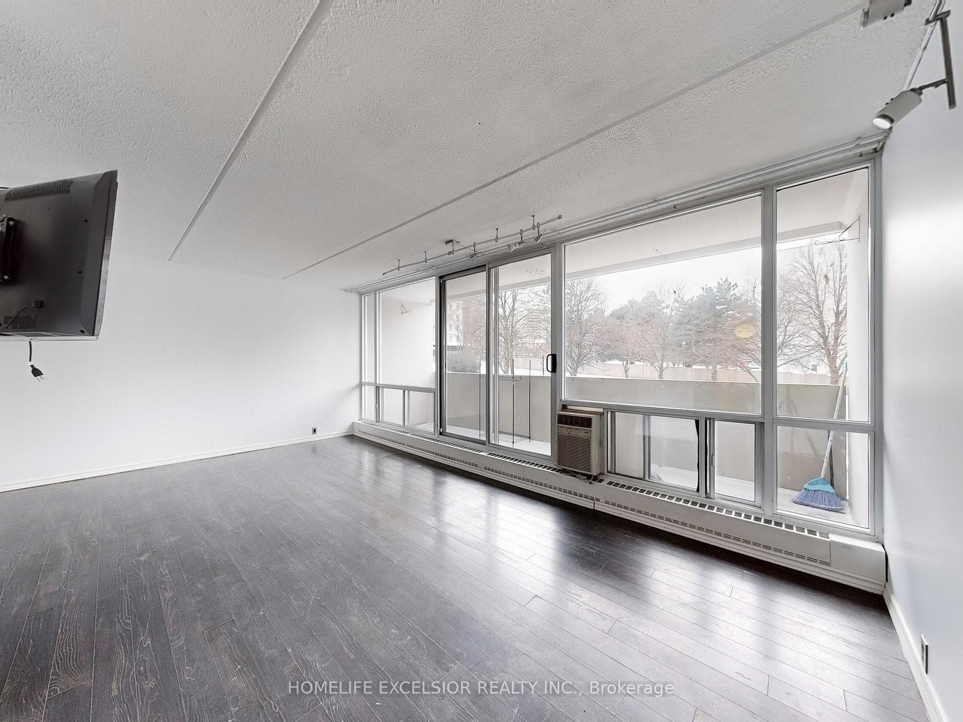 2 Glamorgan Avenue Unit 202 photo 16