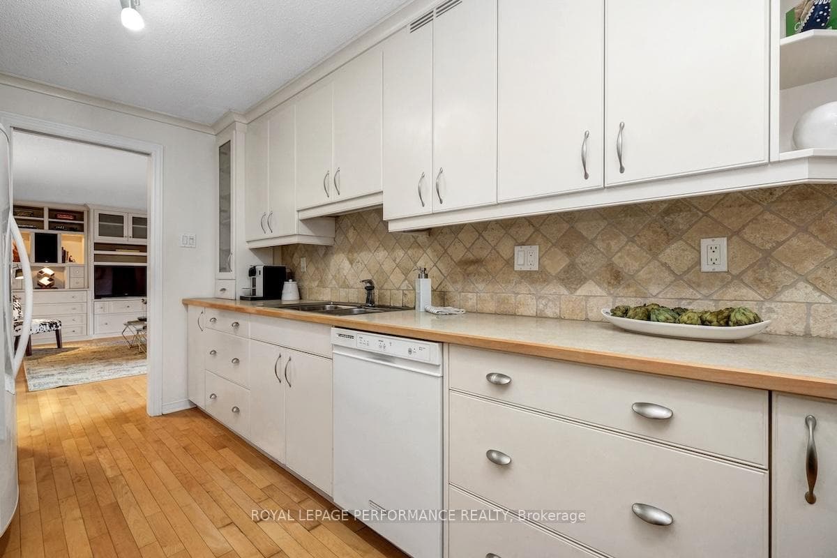 310 Crichton Street Unit 304 photo 25