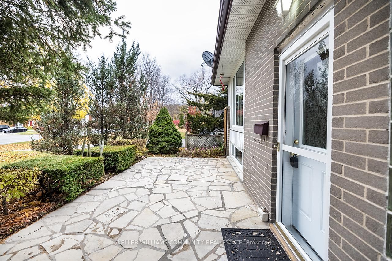 904 Sherbrooke Street photo 4