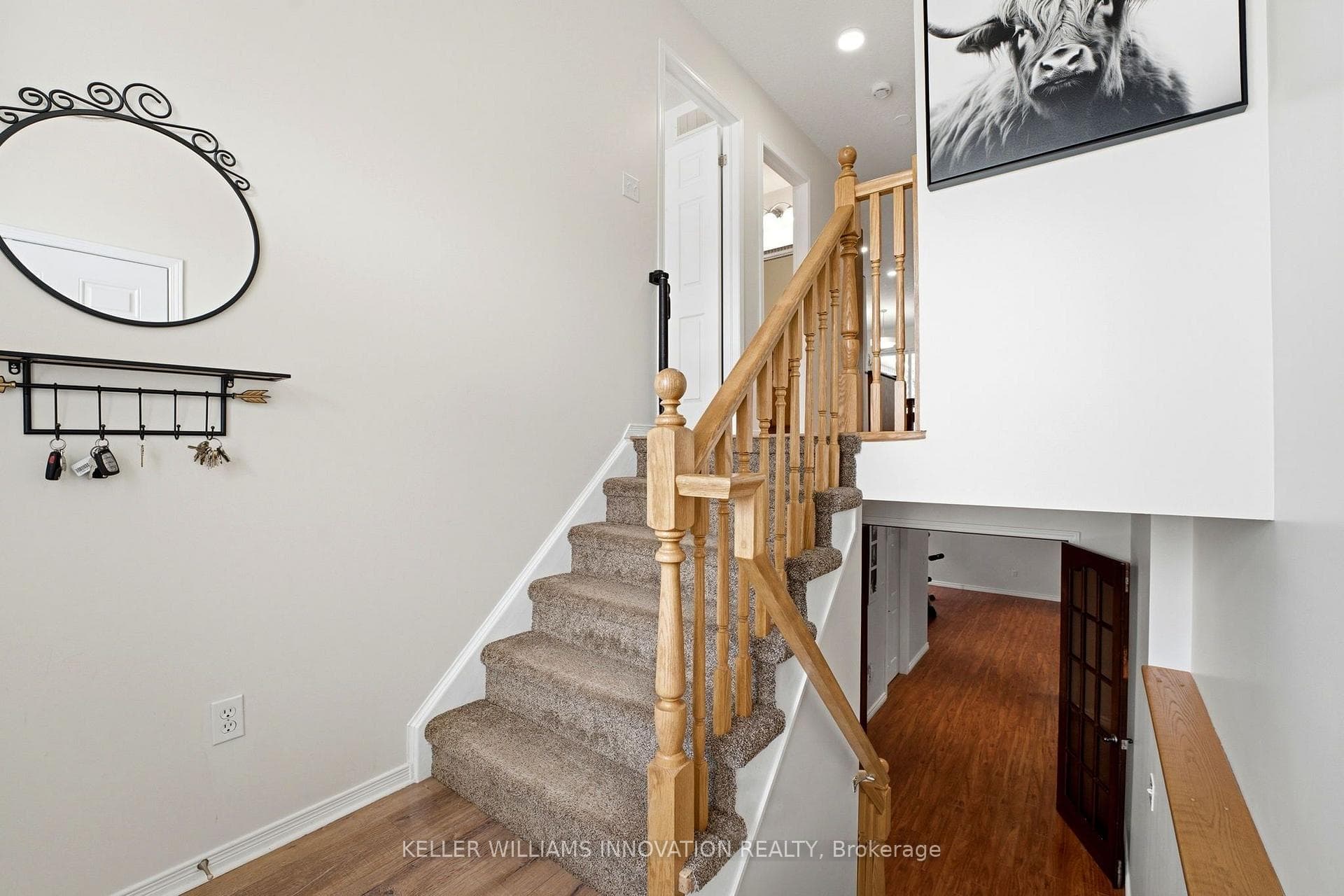765 Reid Crescent photo 4