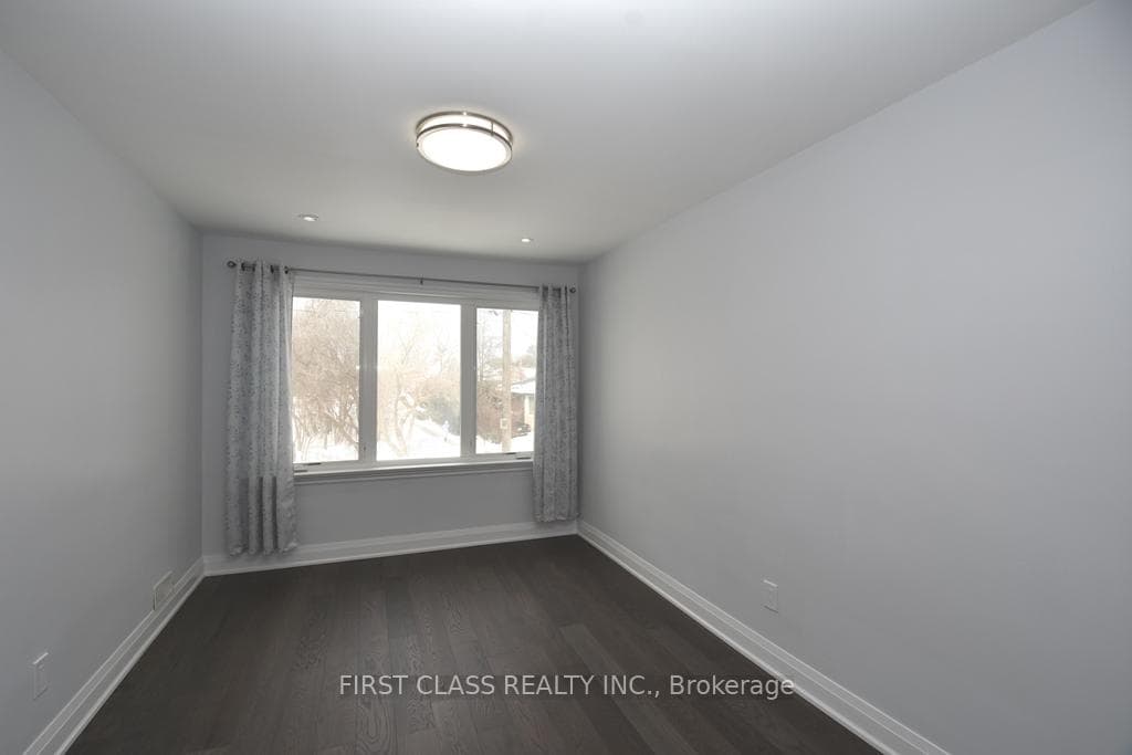 113 Holcolm Road Unit Main photo 16