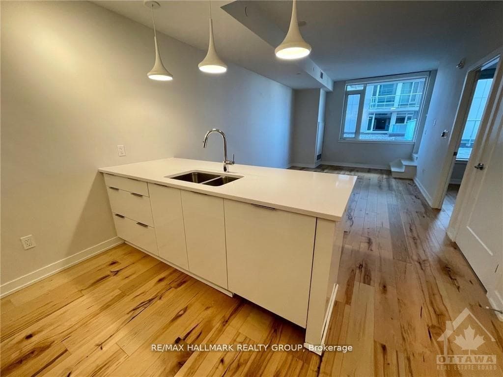 530 DE MAZENOD Avenue Unit 312 photo 5