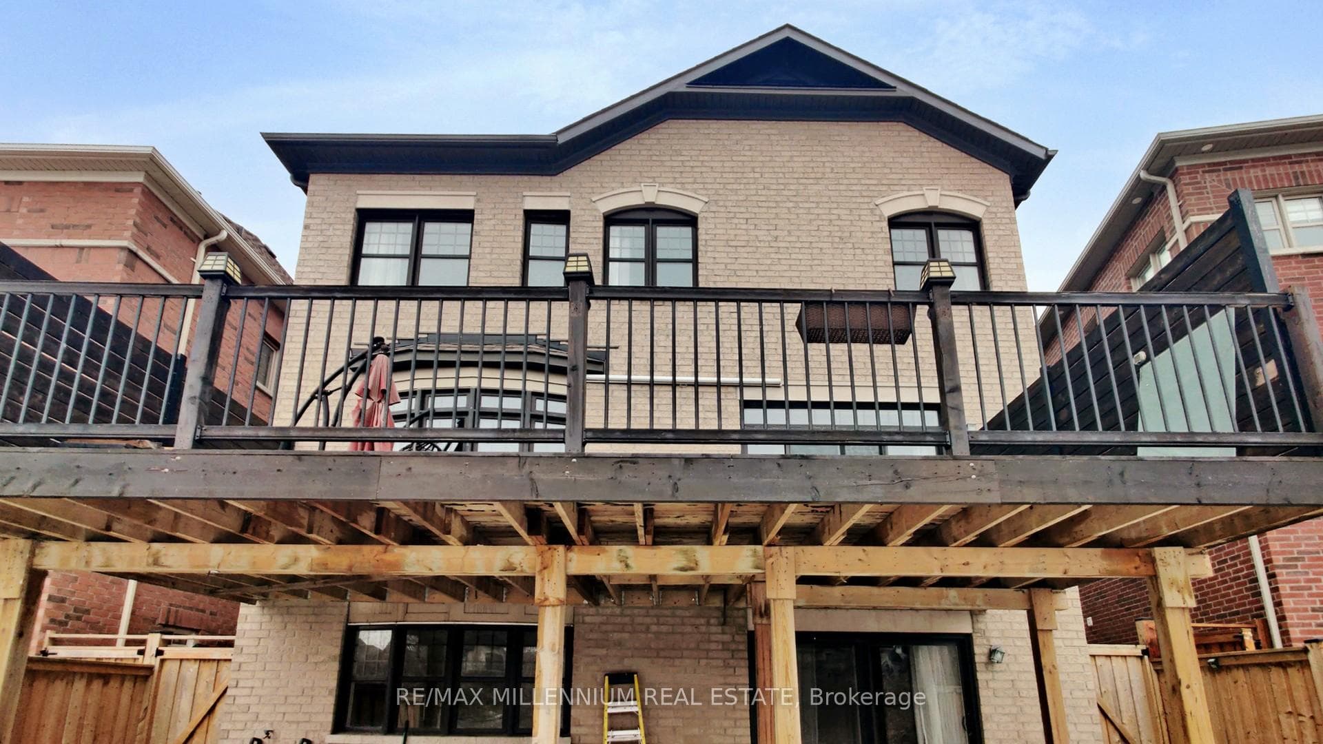 125 Cranbrook Crescent photo 45