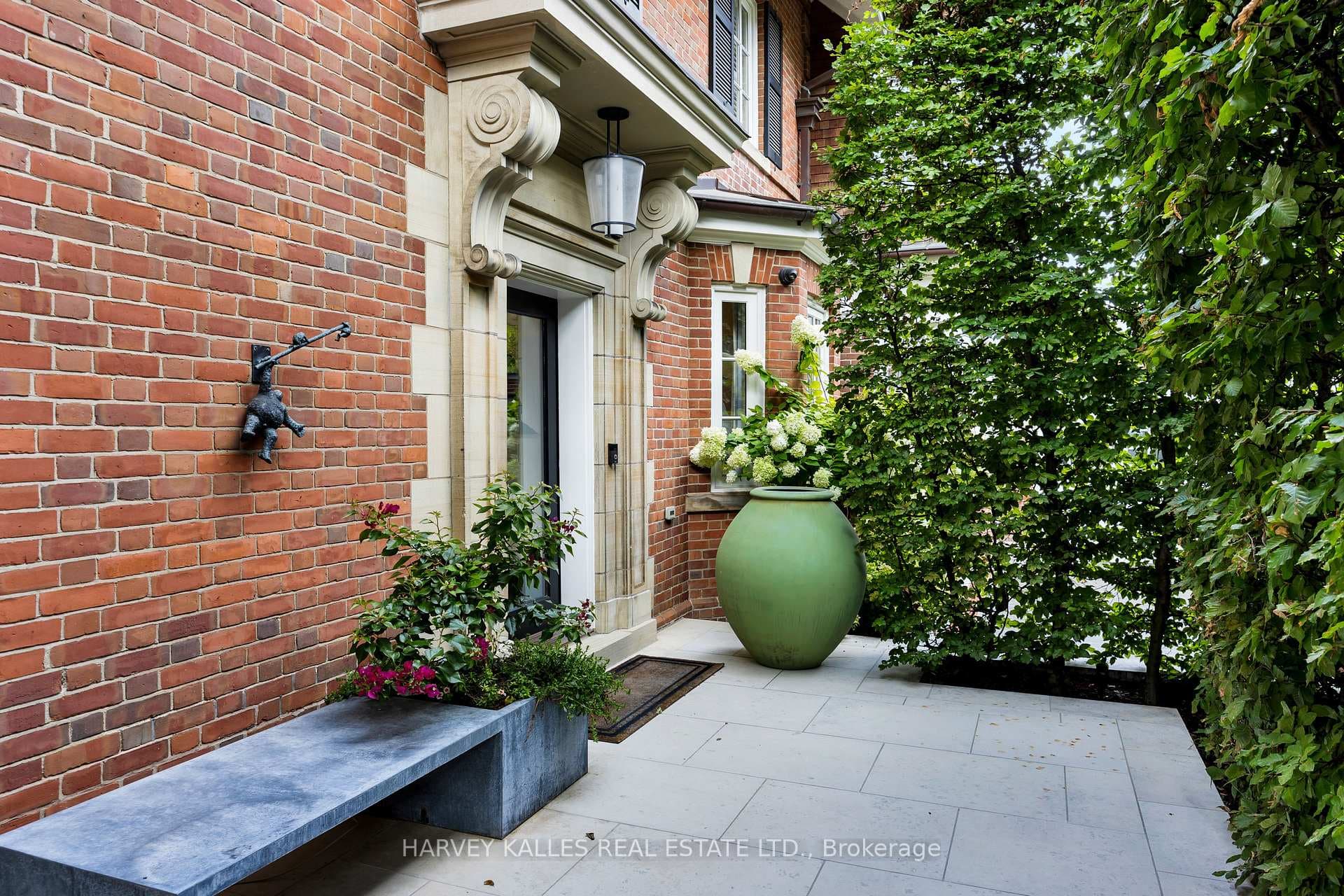 297 Russell Hill Road photo 7