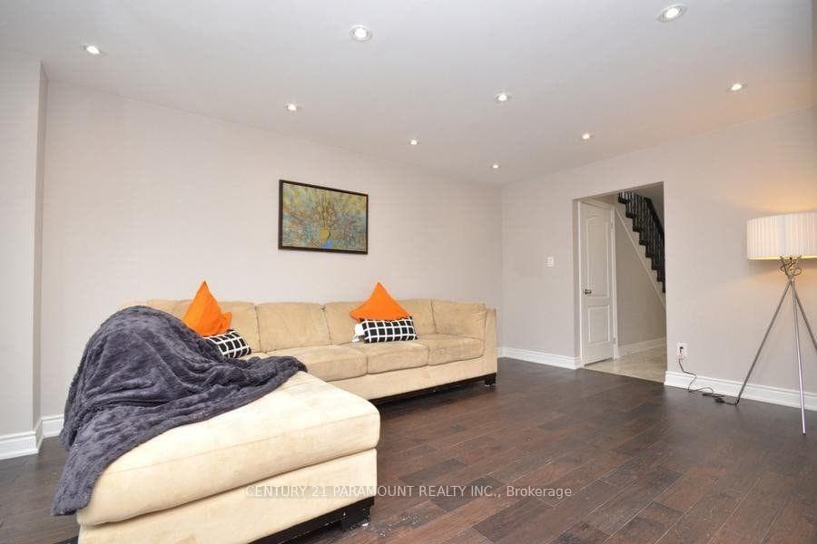 13 Denlow Drive photo 4