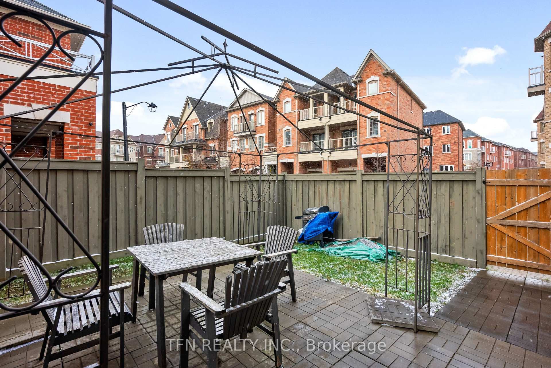 2 Shiff Crescent photo 40