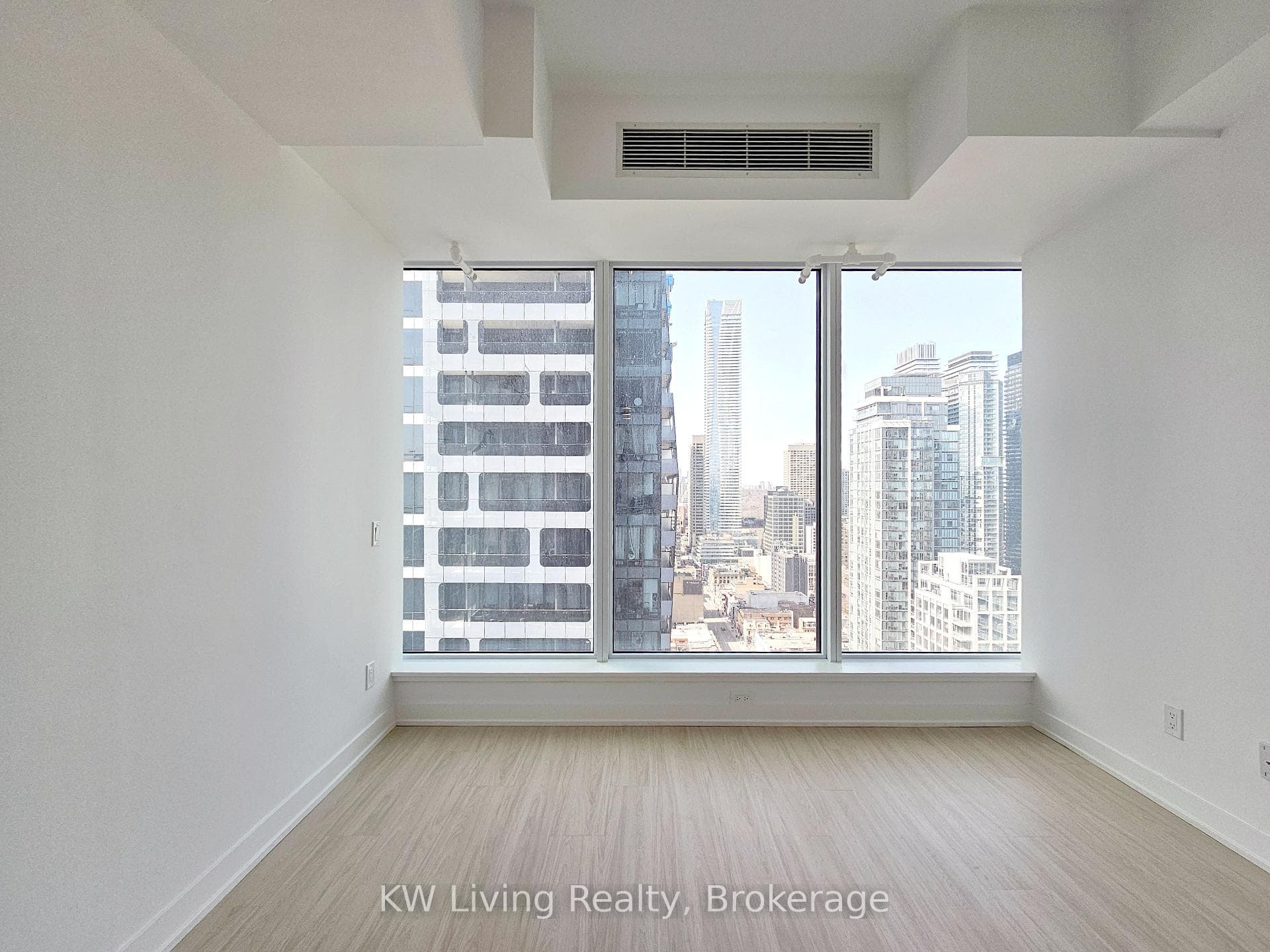 8 Wellesley Street Unit 3208 photo 2