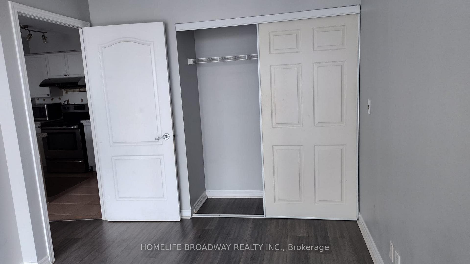 33 Elm Drive Unit 1802 photo 8