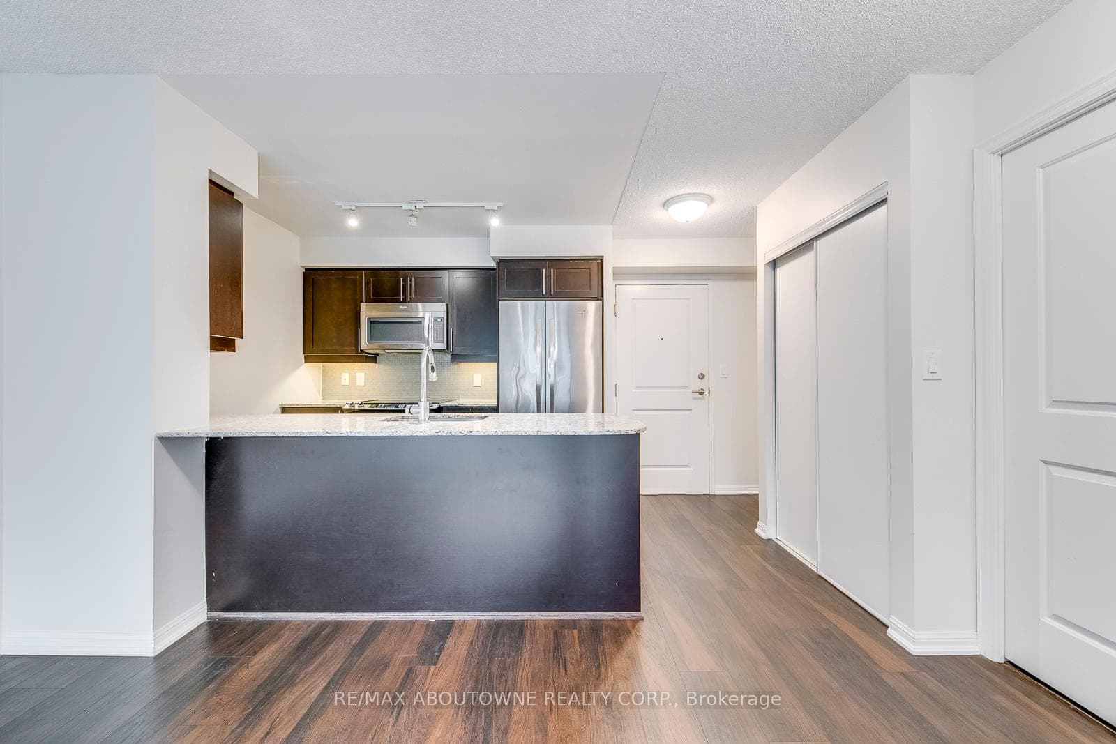 35 Bastion Street Unit 1714 photo 8