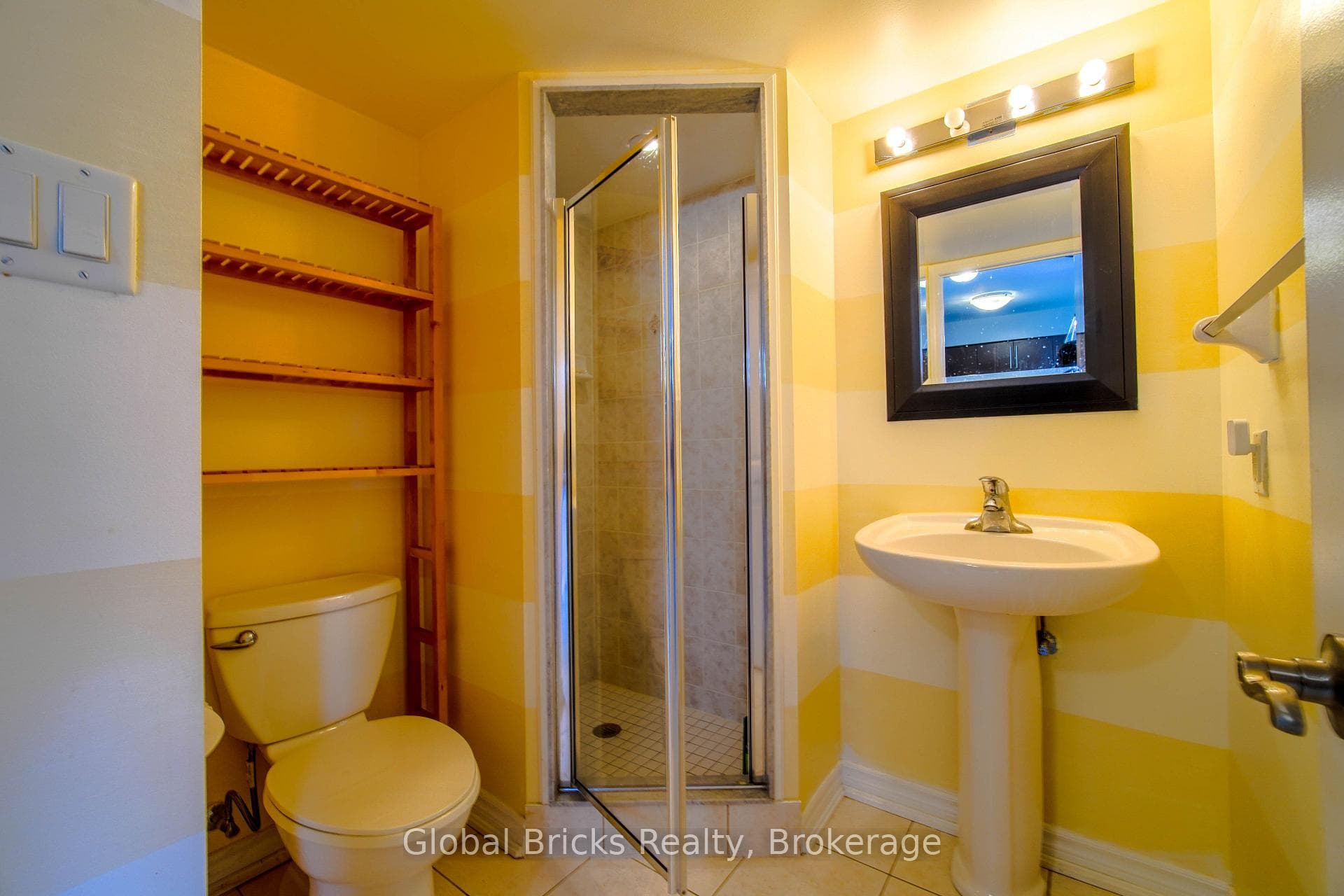 872 Sheppard Avenue photo 14