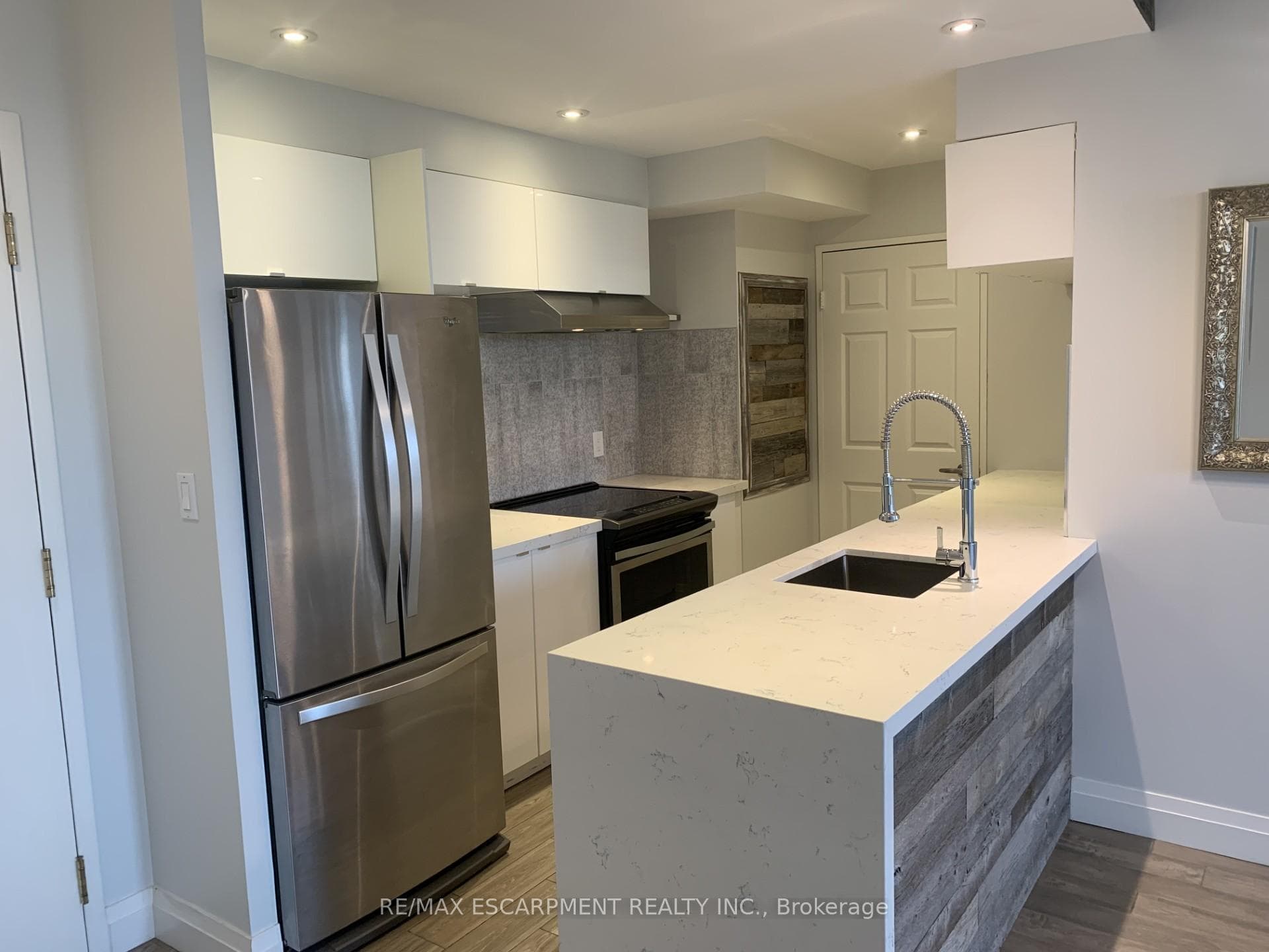 2301 Parkhaven Boulevard Unit 402 photo 8