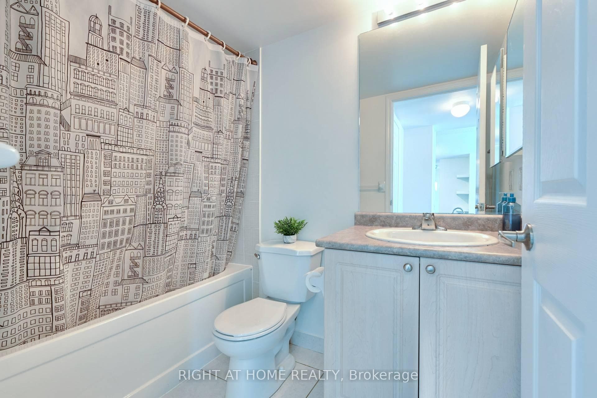 208 Enfield Place Unit 2005 photo 16