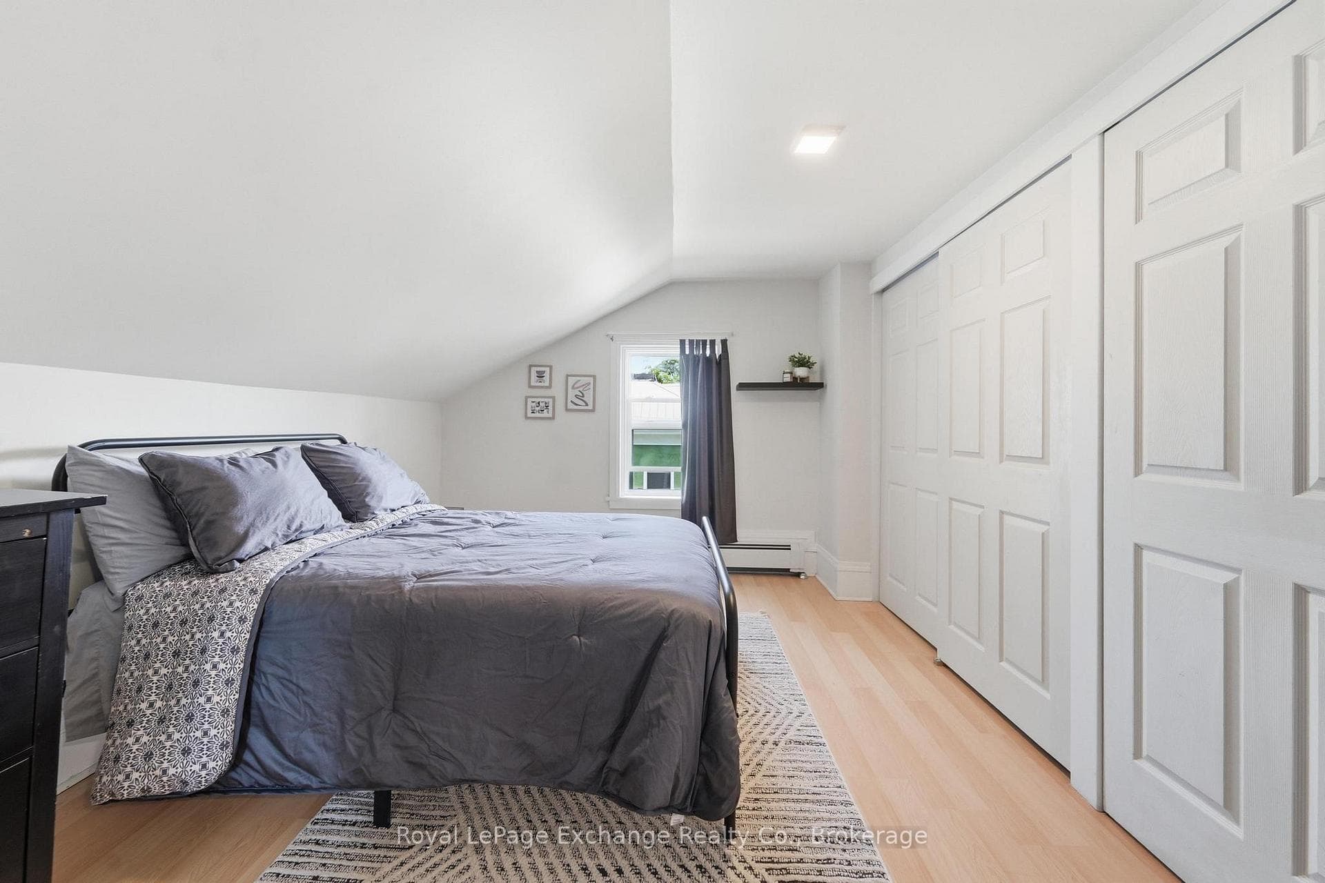 544 Queen Street photo 24
