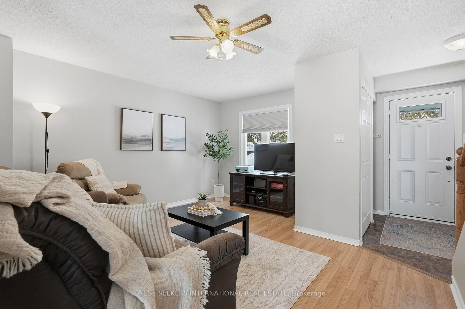 1091 Maclean Street photo 6