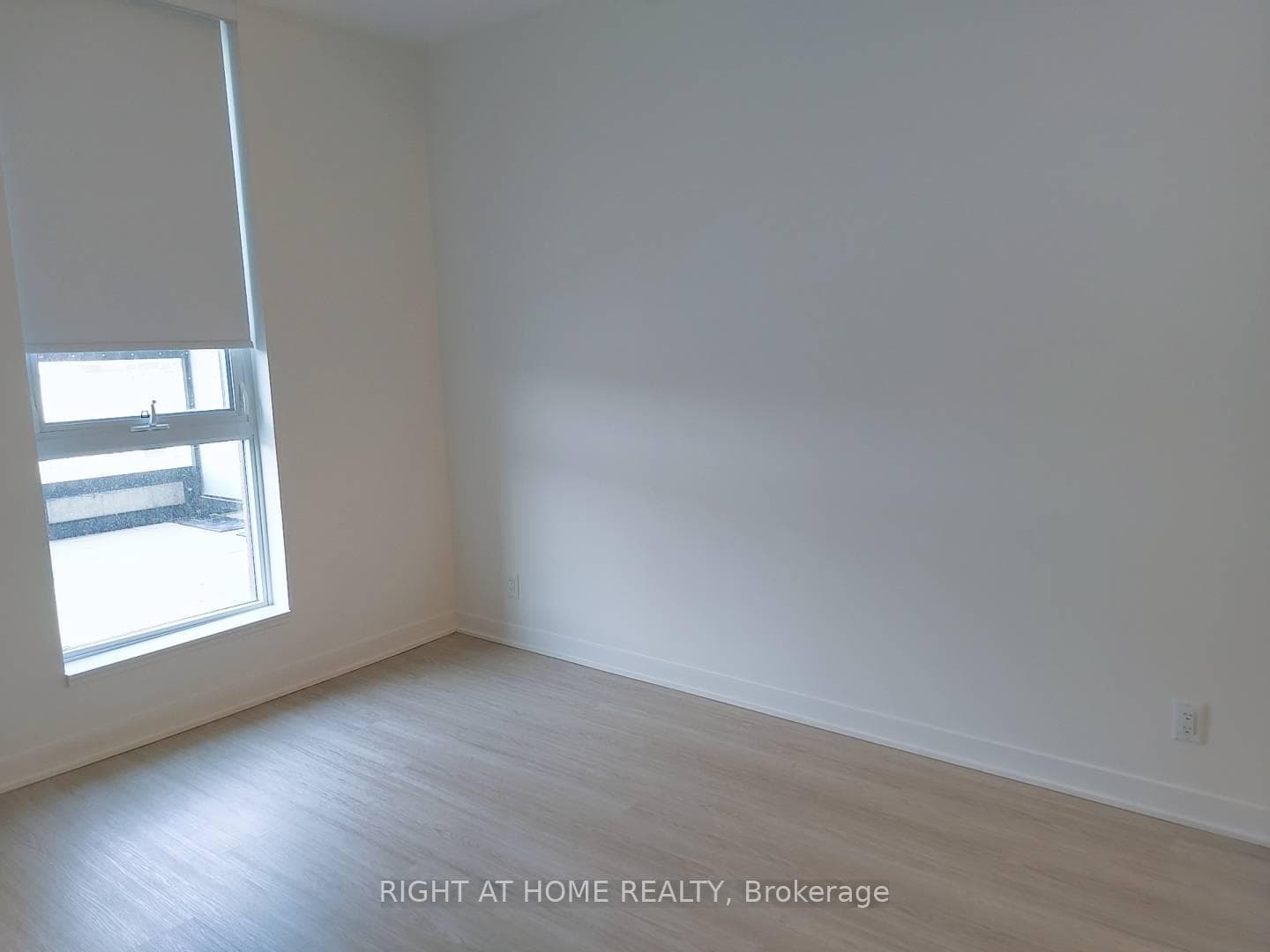 185 Alberta Avenue Unit 210 photo 3