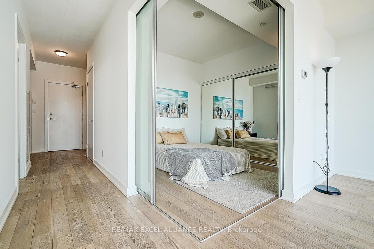 20 Bruyeres Mews Unit 2501 photo 14