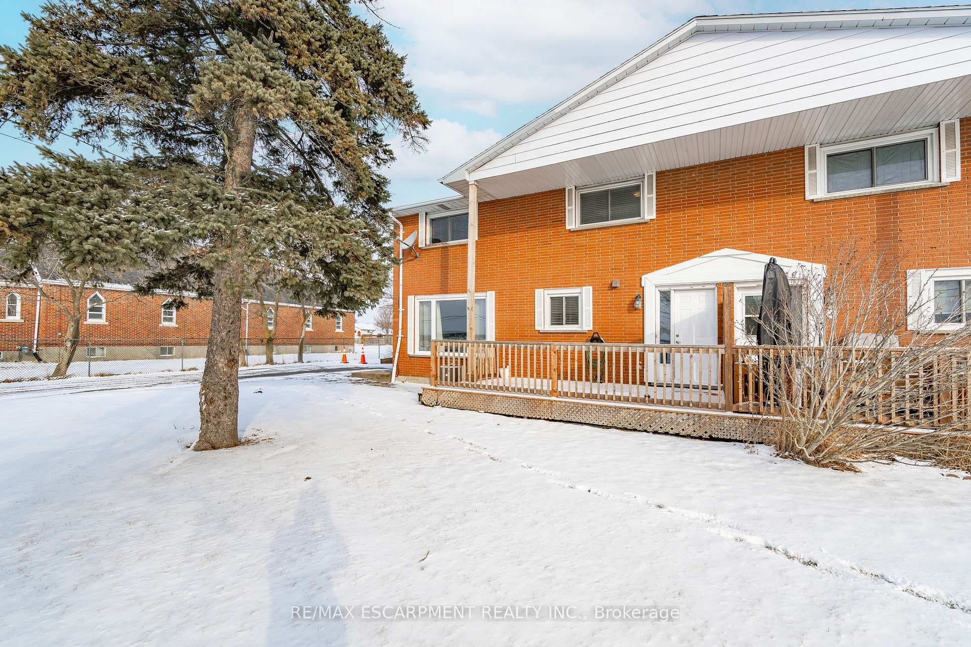 6427 Townline Road Unit 1 photo 3
