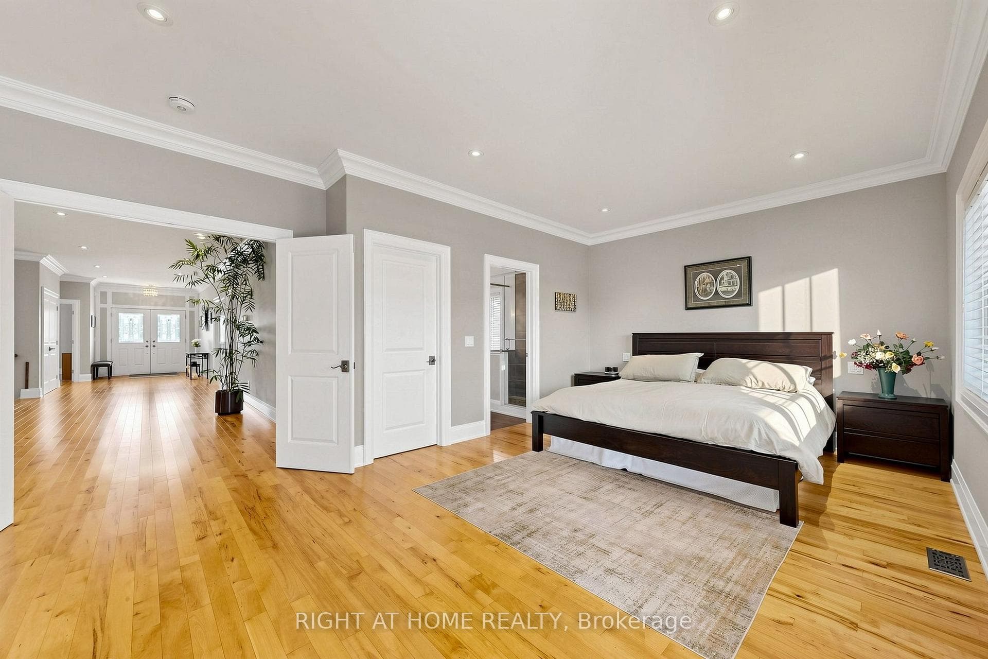 PREMIUM MAPLE FLOORS THROUGHOUT MAIN FLOOR