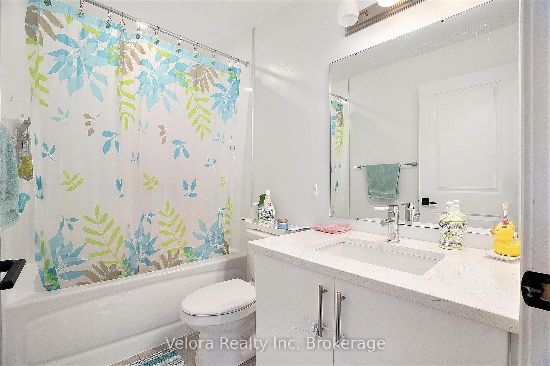390 Rolling Meadow Crescent Unit E photo 11