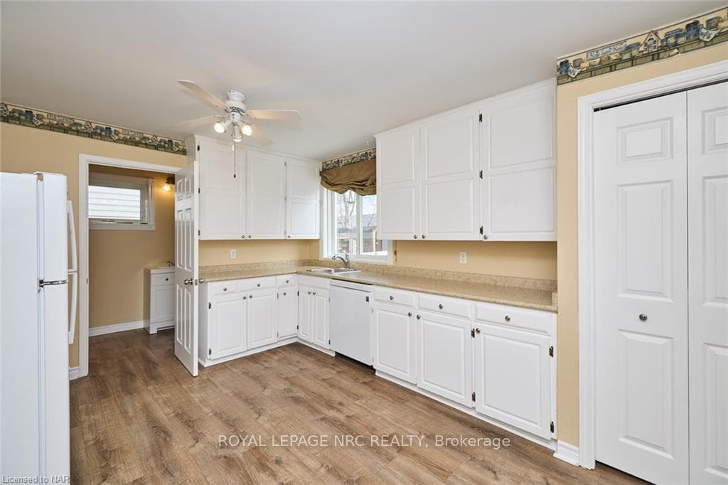 60 Patricia Street photo 22