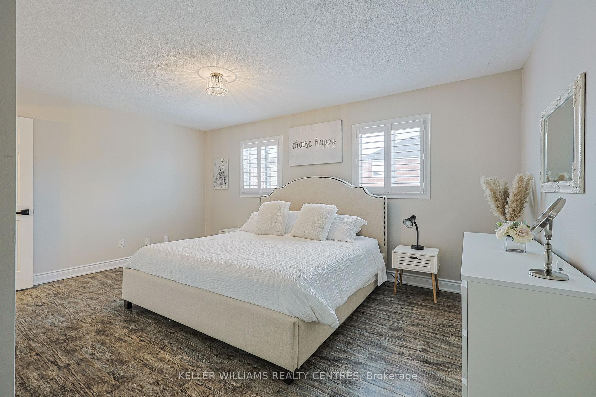 325 Marshall Crescent photo 32
