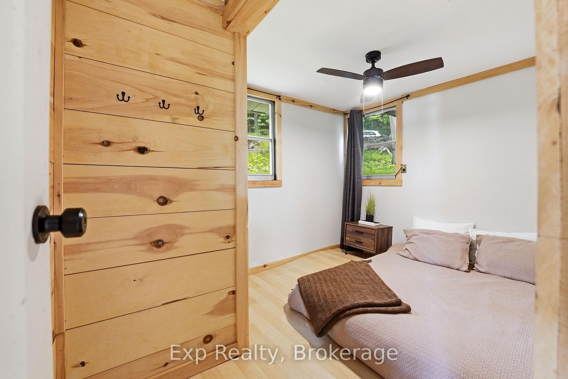 2077 Hambly Lane photo 20