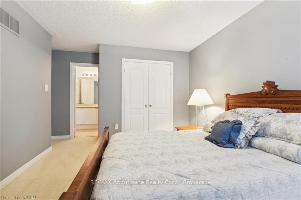 2254 ROCKINGHAM Drive Unit 7 photo 31