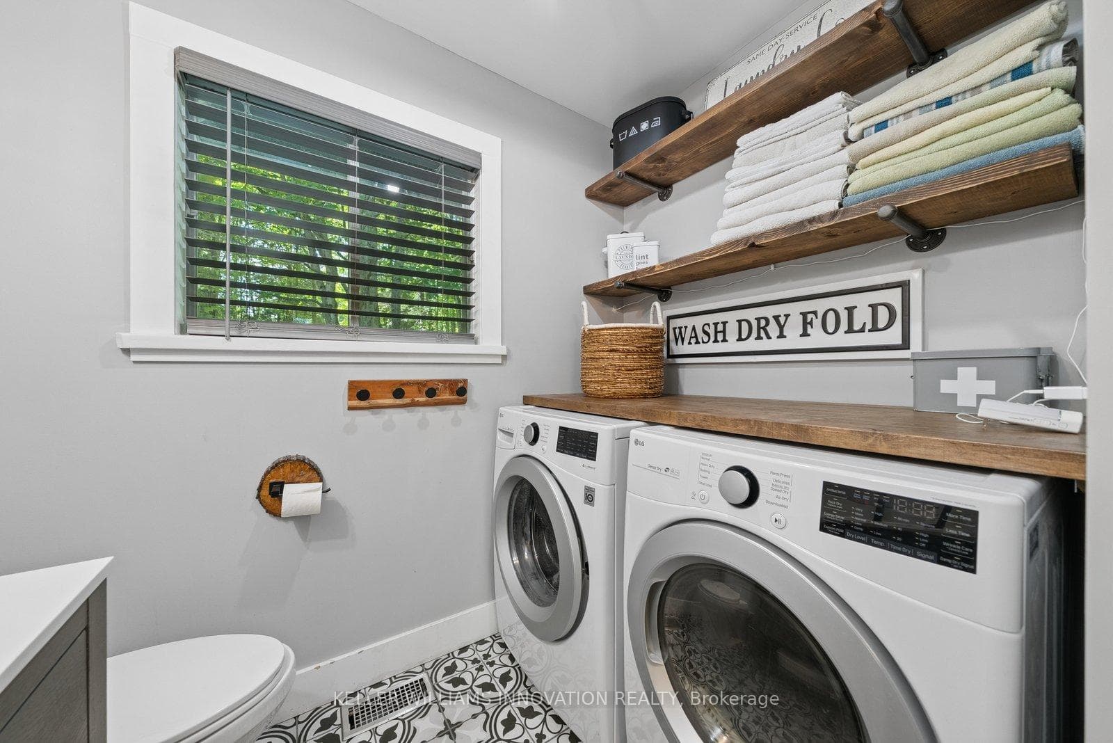 371 Skene Road photo 20