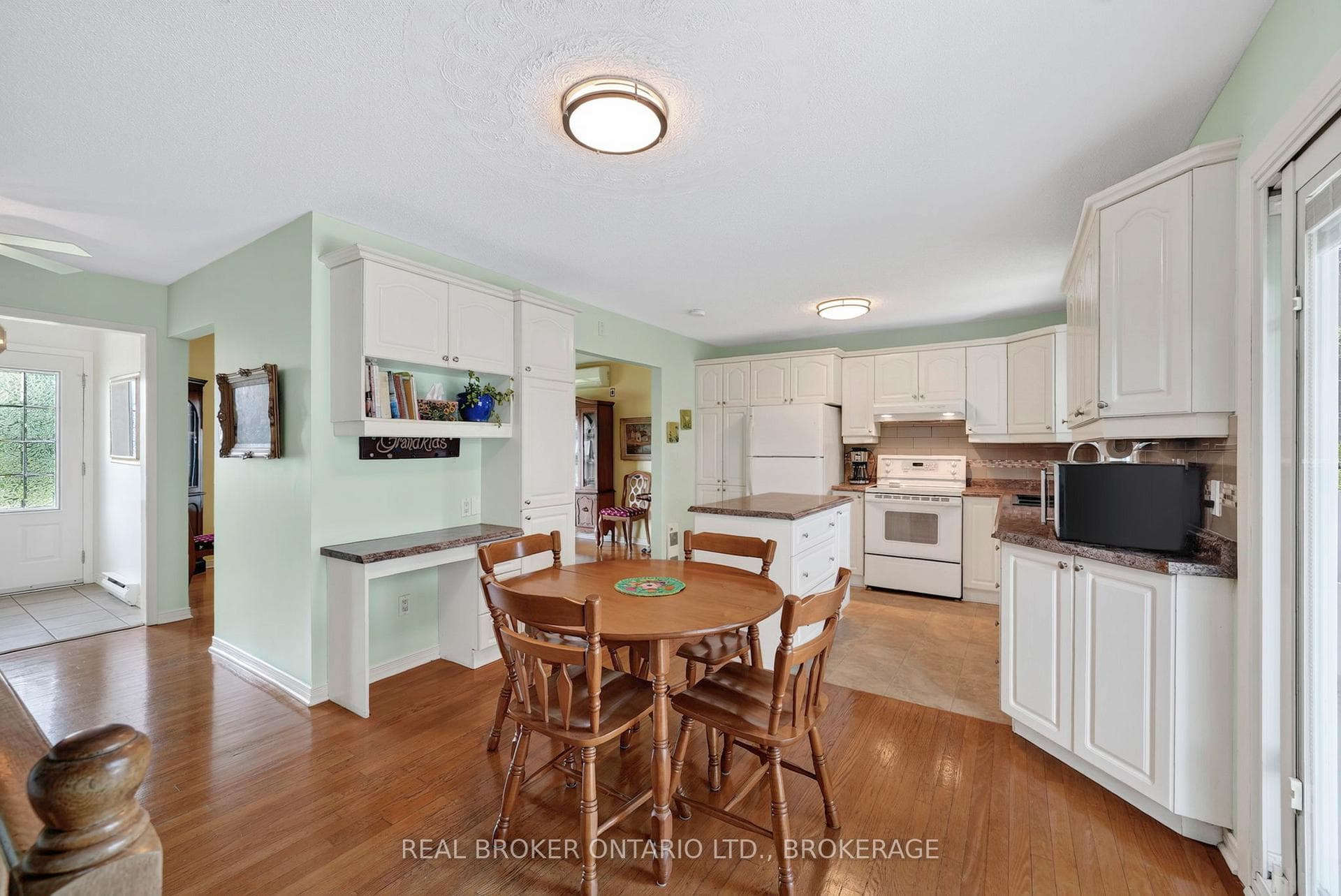 11 Albert Street photo 8