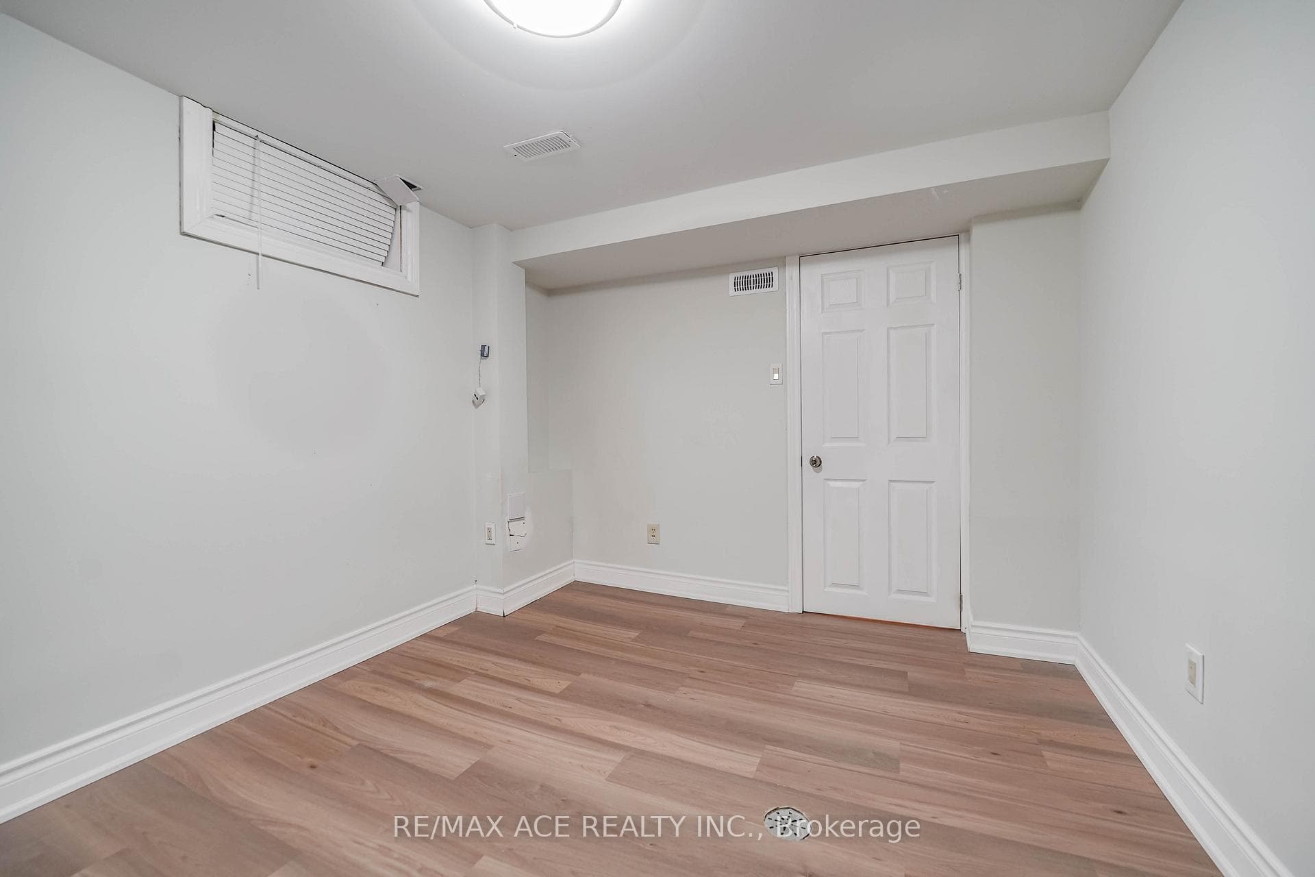 1425 Lakefield Street photo 42